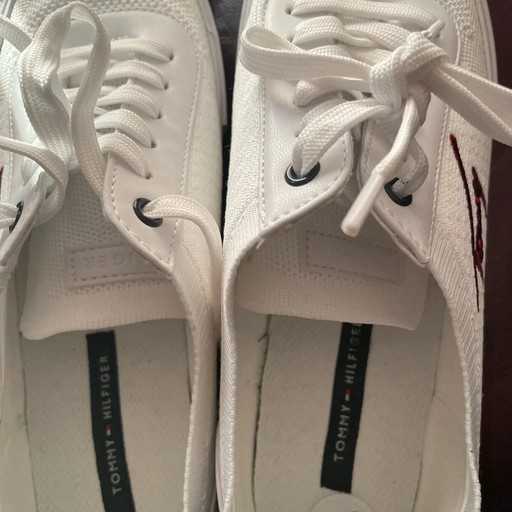 Tommy shoes only worn once - Picture 4 of 4